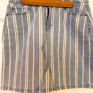 LOFT Size 6 Petite Soft Denin Striped Skirt